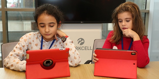 Turkcell çocuklarını geleceğe hazırlıyor