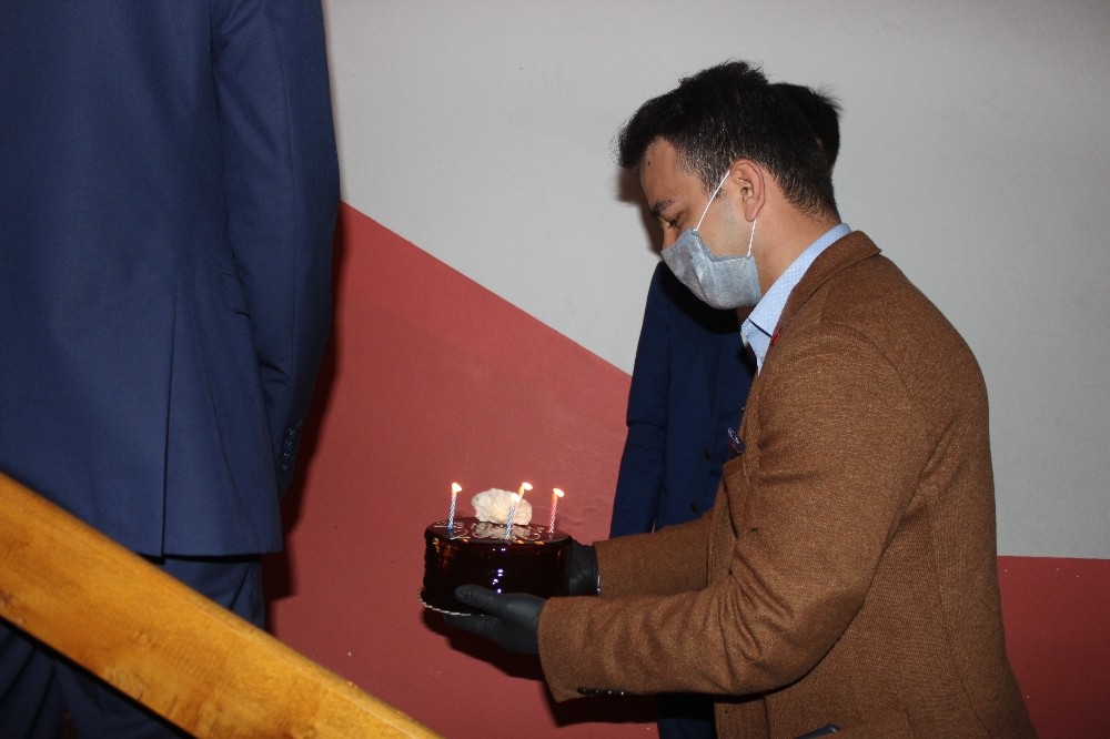 Türkeli’de 23 Nisan’da doğan öğrencilere doğum günü sürprizi 