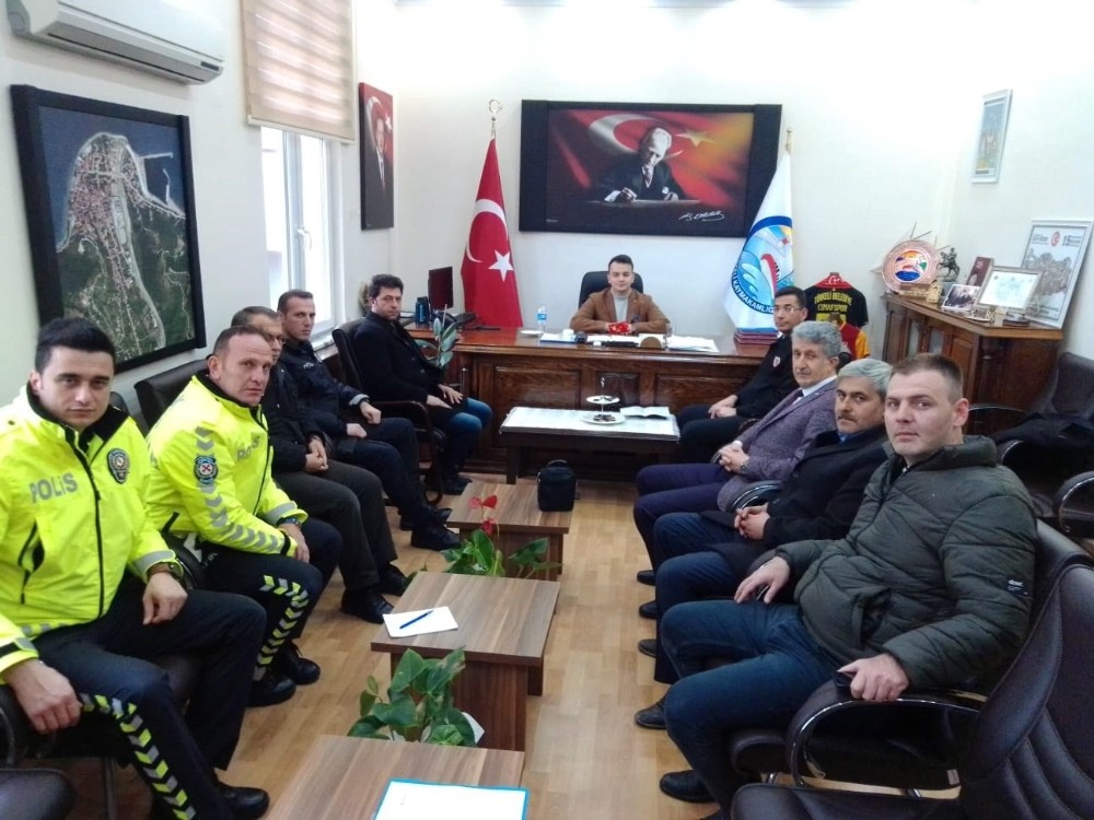 Türkeli’de otobüs kazalarının önlenmesine yönelik toplantı düzenlendi 