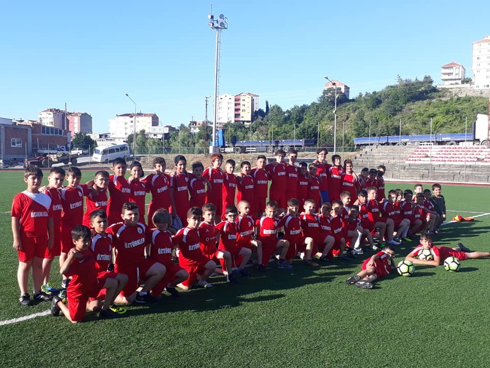 Türkeli’de yaz futbol okulu açıldı 