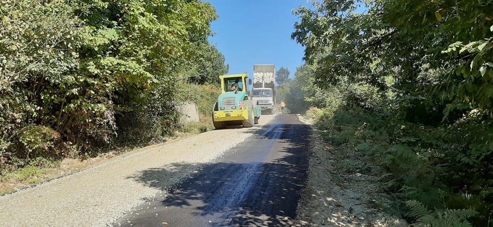Türkeli’nin köylerinde asfalt çalışmaları sürüyor 