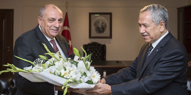 Bülent Arınç görevi Tuğrul Türkeş'e devretti