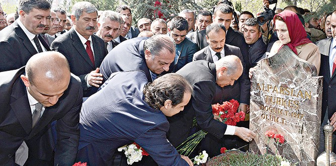 Türkeş vefatının 17. yılında anıldı