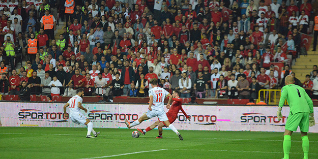 Bu işte terslik var: Milliler berabere kaldı