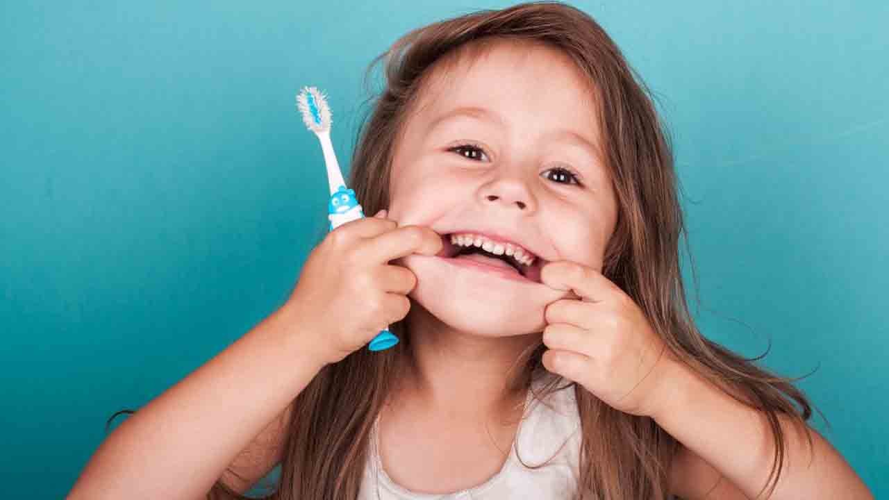 Türkiye Ağız Sağlığı Haritası Araştırması açıklandı: Toplumun yarısı dişlerini günde iki kez fırçalamıyor