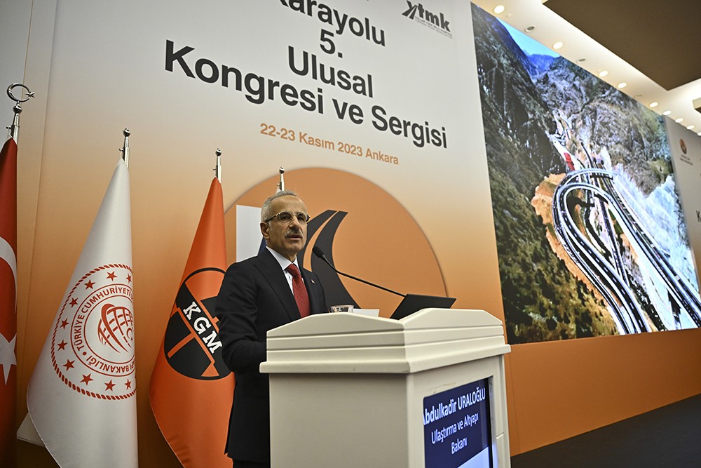 Türkiye akıllı ulaşım sistemlerini yaygınlaştırıyor! 2035'te her iki araçtan biri elektrikli olacak!