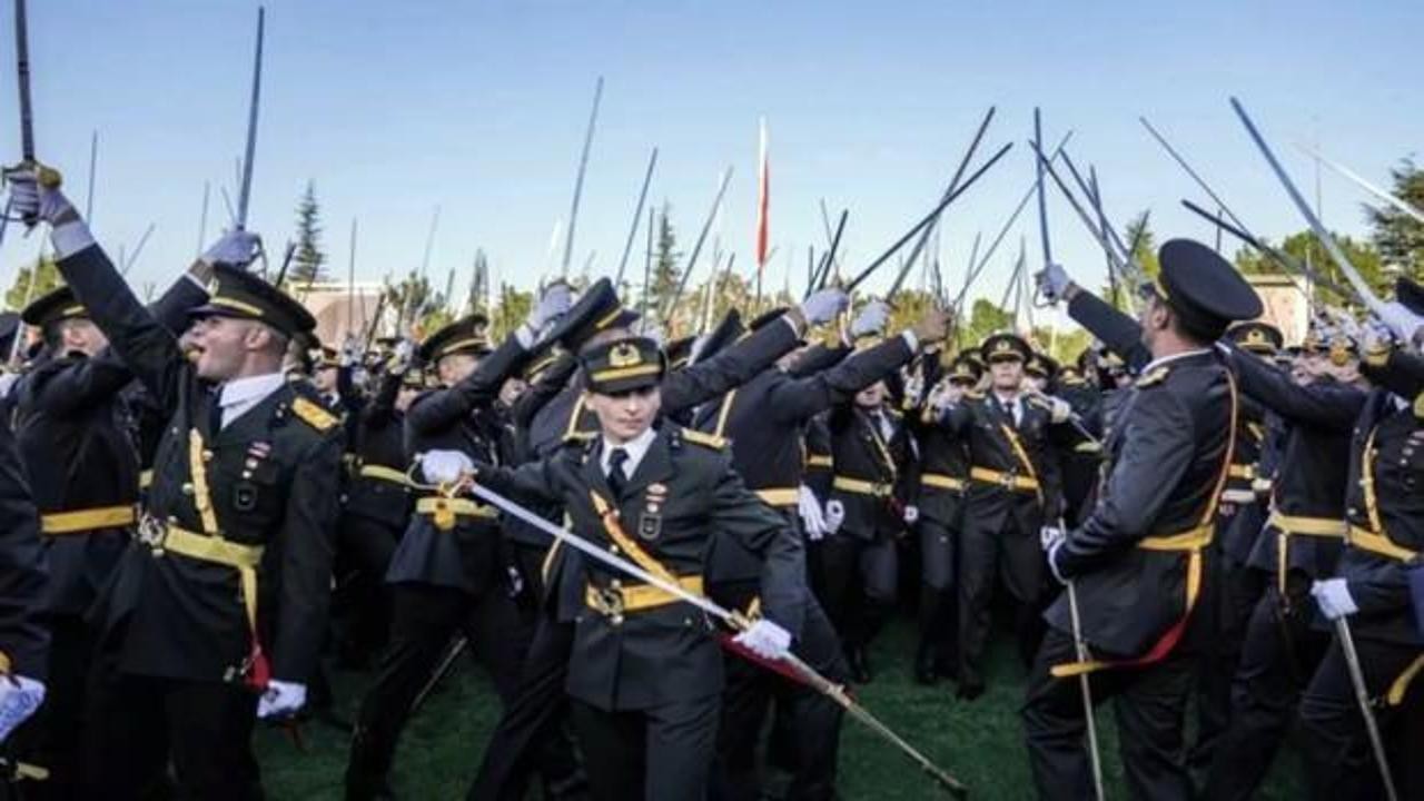 Türkiye alarmda! Orduya sızan unsurlara karşı sert temizlik