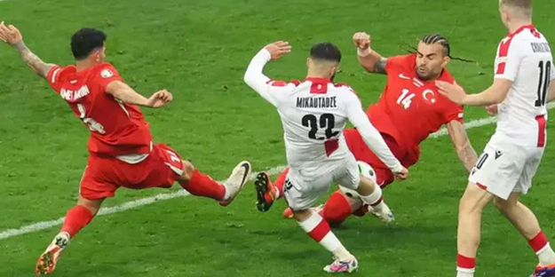 Türkiye-Avusturya maçı öncesi: Mike Tyson da rengini belli etti! Avusturya'yı yenersek eldivenlerini A Milli Takıma hediye edecek…