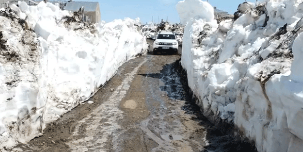 Türkiye baharı yaşarken orada donuyorlar!