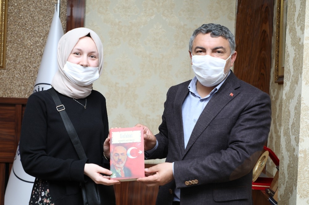 Türkiye Birincisi Ayşenur, Başkan Şayir’in konuğu oldu 