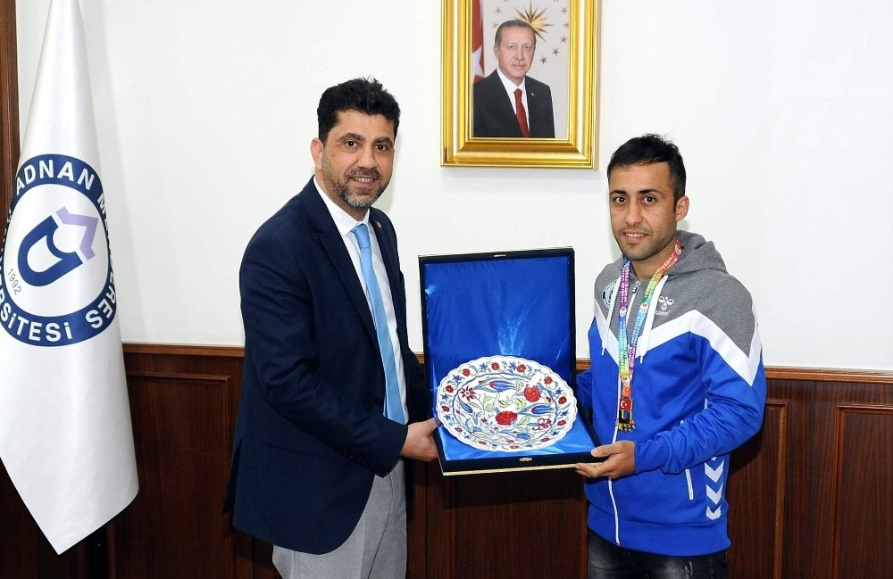 Türkiye birincisi sporcudan Rektör Aldemir’e ziyaret