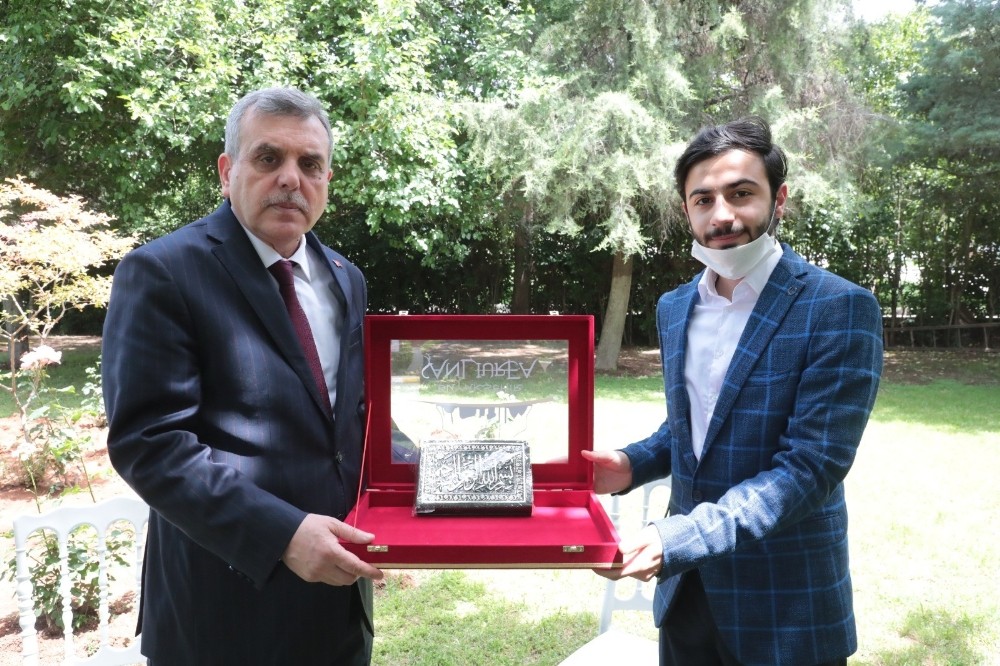 Türkiye birincisinden Beyazgül’e ziyaret 