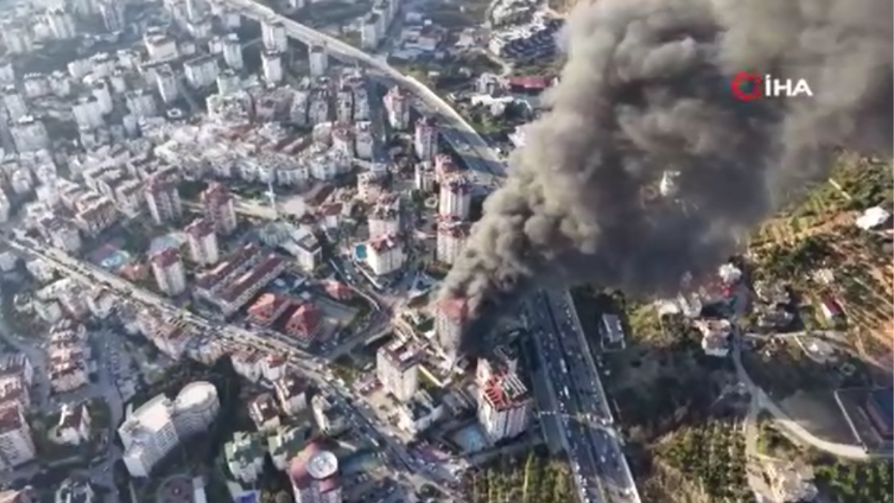Türkiye Bolu’daki yangını konuşurken bir kötü haber de Alanya’dan geldi! Koskoca otel alevlere teslim