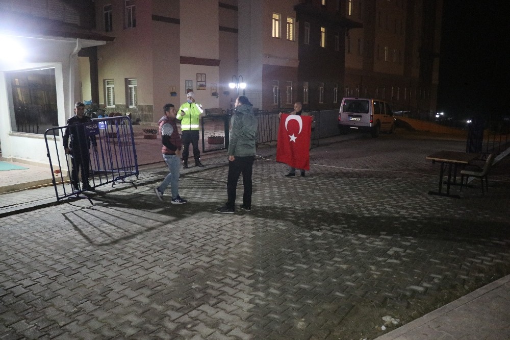 Türkiye Cumhuriyeti’ne küfür eden karantinadaki öğrencilere vatandaşlardan tepki 