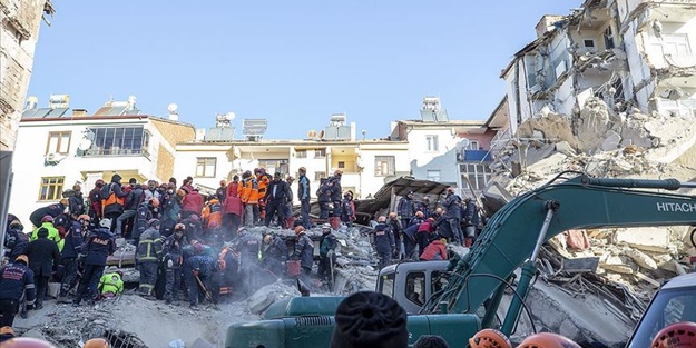 Türkiye deprem için seferber oldu! Valiliğe 500 bin lira bağışladı