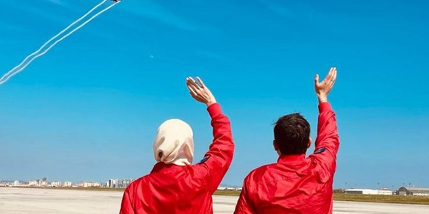 Türkiye devleri geride bıraktı! Tarihi anlar yaşanıyor: Kızılelma ve SOLOTÜRK birlikte uçtu! Dünyanın gözü Türkiye'de