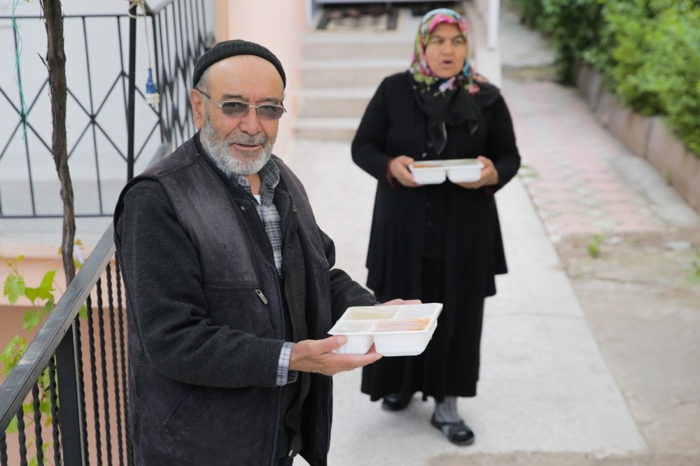 Türkiye Diyanet Vakfı’ndan 13 bin kişiye iftar paketi 