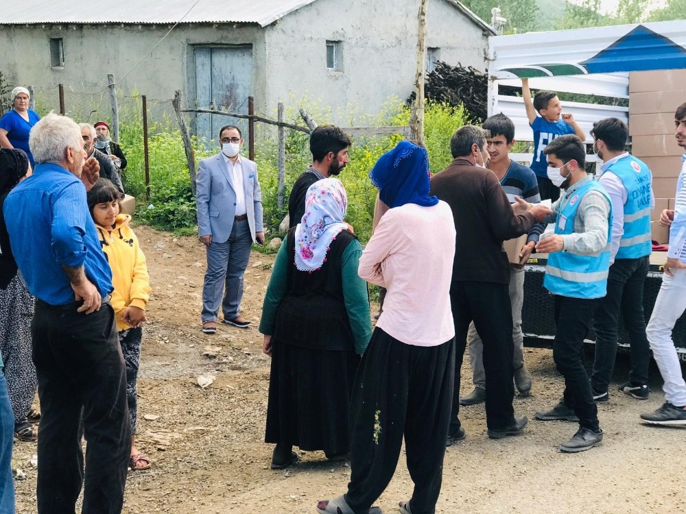 Türkiye Diyanet Vakfından Bingöl’deki depremden etkilenen ailelere yardım 