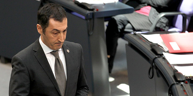 Türkiye düşmanı Cem Özdemir'in koronavirüs testi pozitif çıktı