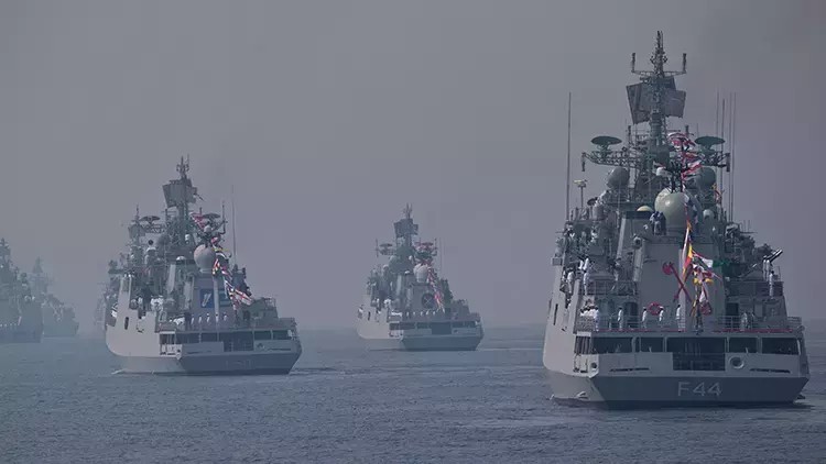 Türkiye düşmanından büyük kahpelik! Savaş gemileri Akdeniz’e iniyor