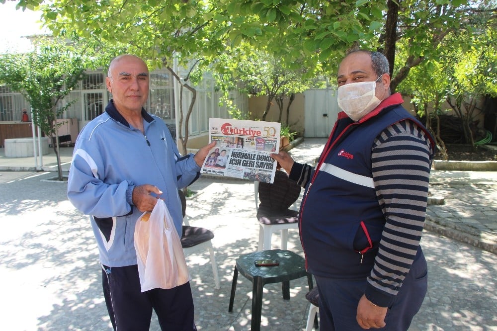 Türkiye Gazetesi yaşlılara kol kanat oldu 