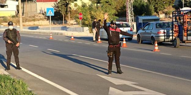 Türkiye genelinde eş zamanlı dev uygulama! Aranan bin 11 kişi yakalandı