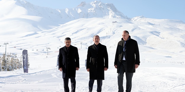 Türkiye-Gürcistan-Azerbaycan savunma bakanları bir araya geldi