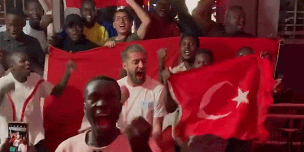 Türkiye - Gürcistan maçında Ugandalılar kendinden geçti