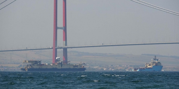 Türkiye için tarihi adımlar! Çanakkale'den geçti