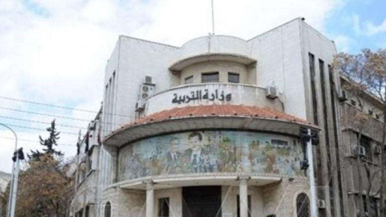 Suriye İnsan Hakları Gözlemevi: 12 bin memur görevden alındı