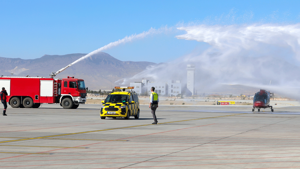 Türkiye ile KKTC arasında ulaşımda yeni dönem: Taksi helikopter seferlere başladı