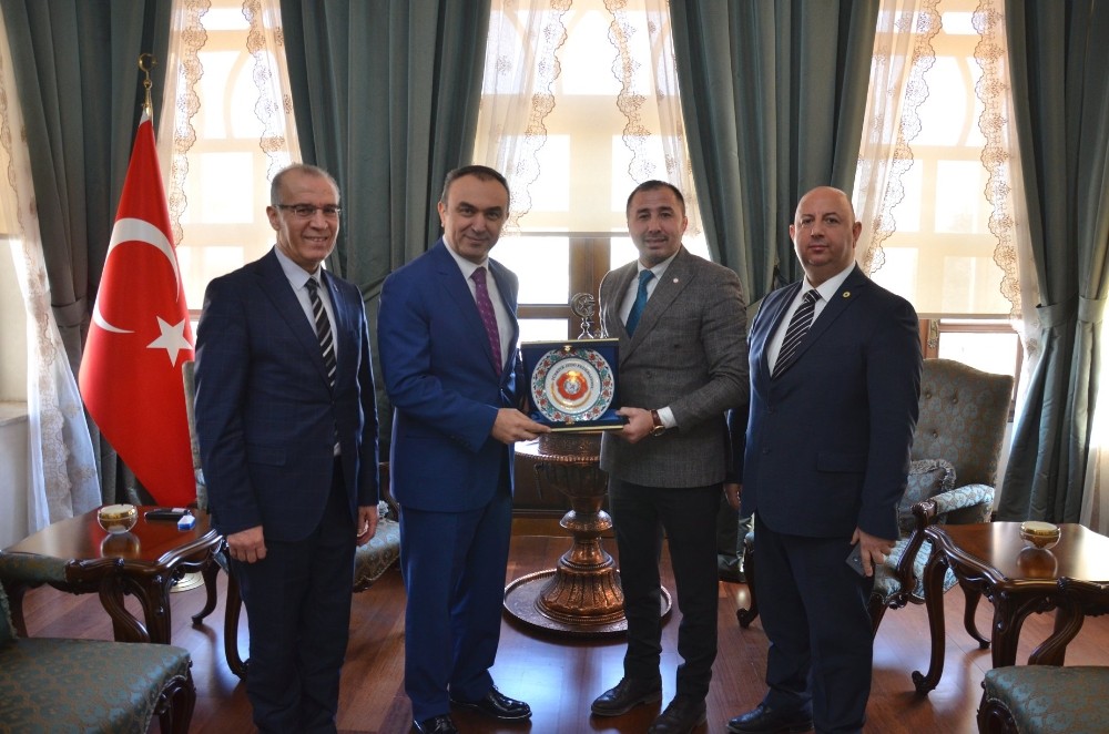 Türkiye Judo Federasyonu Başkanı Sezer Huysuz, Vali Soytürk ile buluştu 