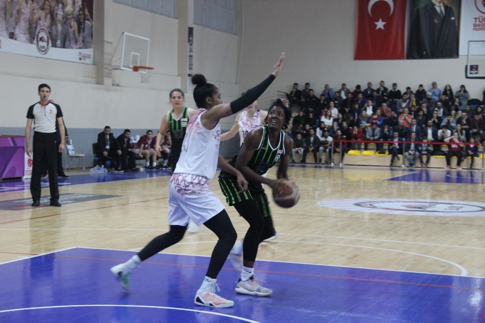 Türkiye Kadınlar Basketbol 1. Ligi Play-Off Yarı Final: Elazığ İl Özel İdare: 67 - Urla Belediyesi: 61 