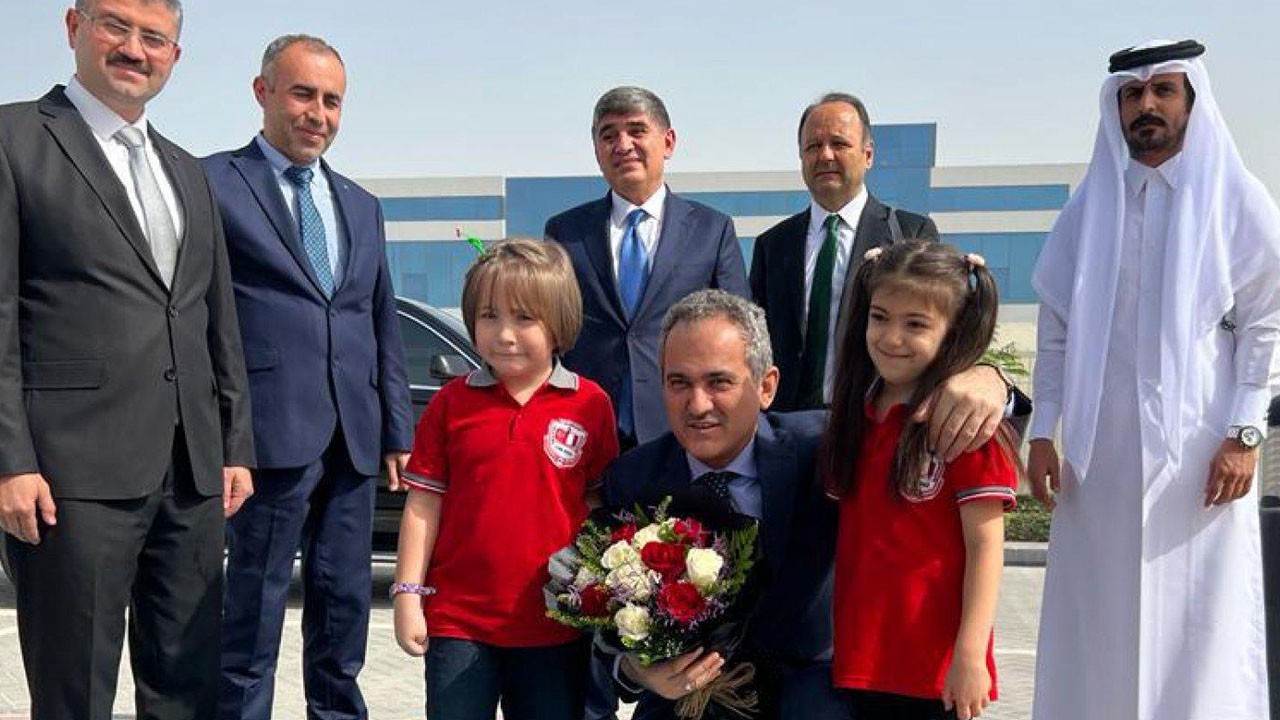 Türkiye - Katar ilişkileri: Bakan Özer Katar'daki Türk okulunu ziyaret etti!