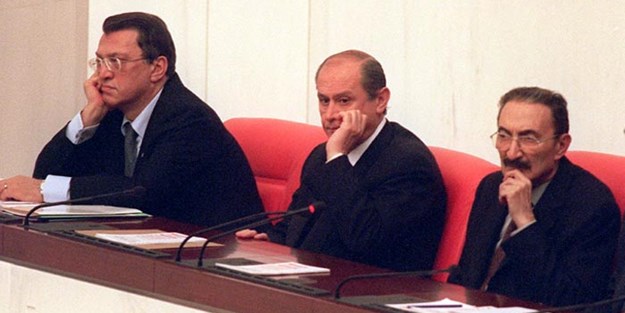 Türkiye koalisyon dönemlerini unutmadı!