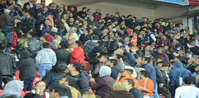 Türkiye Kupası Finalinde Başakşehir ve Eskişehirspor Taraftarları birbirine girdi