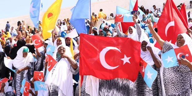 Türkiye kutlaması Somali'de: savunma anlaşması! Avantaja çevirecek! Somalililer, dost olarak Türkiye'yi görüyor