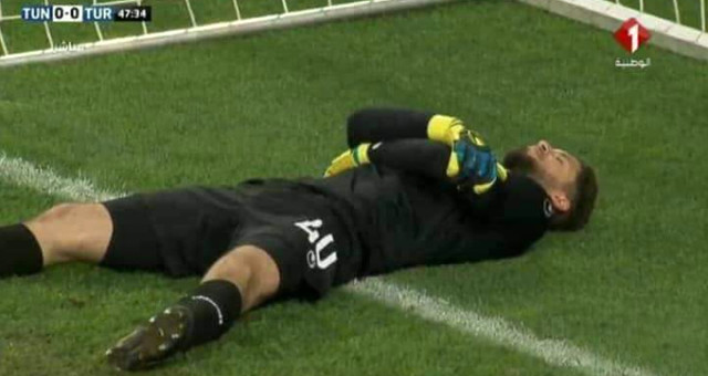 Türkiye maçında Tunuslu futbolcular bakın nasıl iftar yaptı