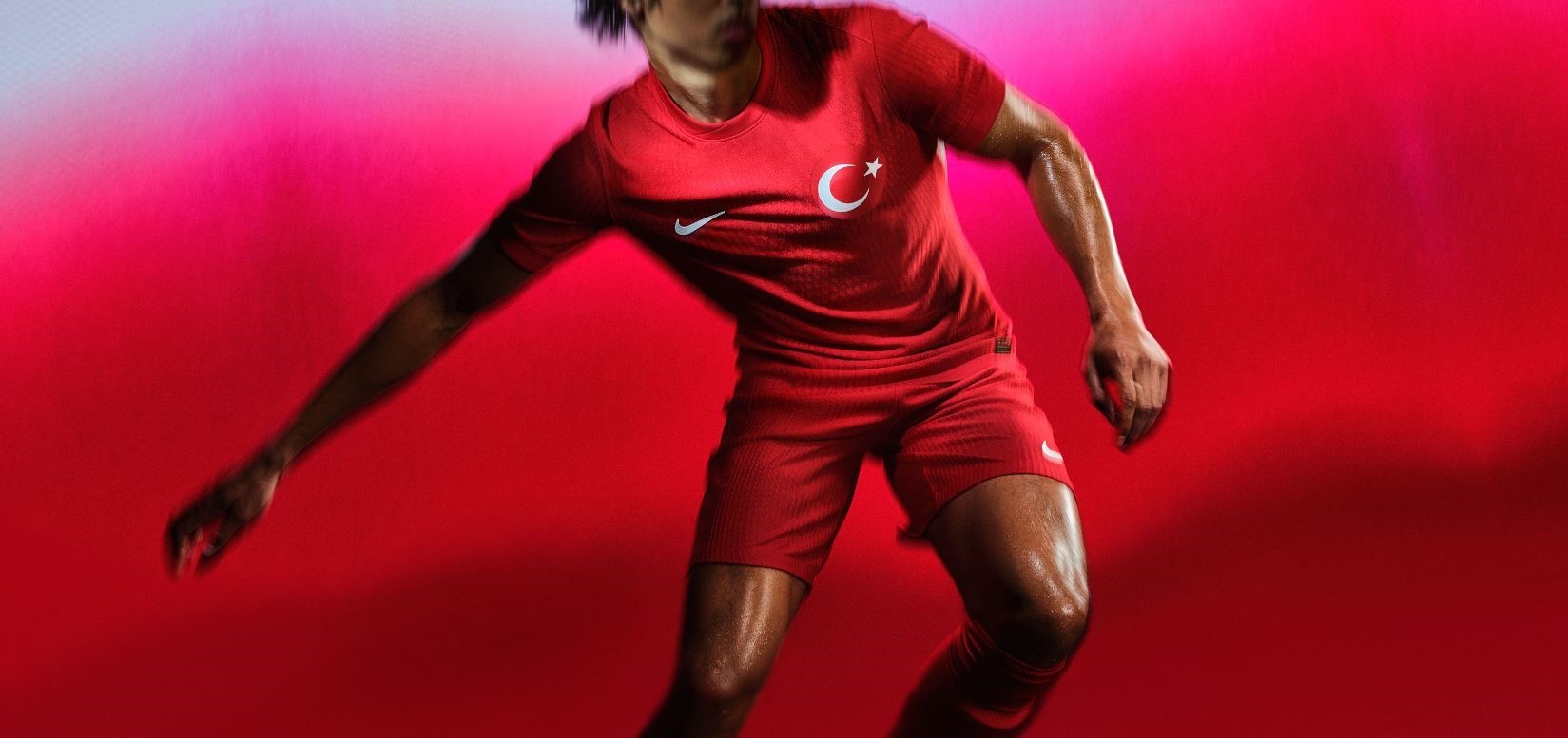 Türkiye millî takımlarının yeni forması tanıtıldı! İlk millî maçta giyilen formadan esinlenildi!