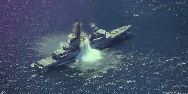 Türkiye modernize etti! Denizaltı tam isabetle vurdu