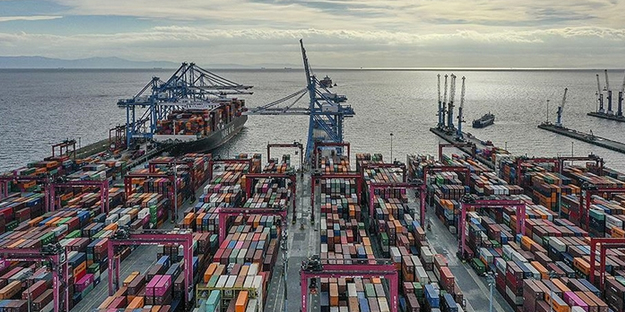 Türkiye müthiş gelişmeyi duyurdu... Yılın ilk çeyreğinde 1 milyar 14 milyon dolar ihracat!