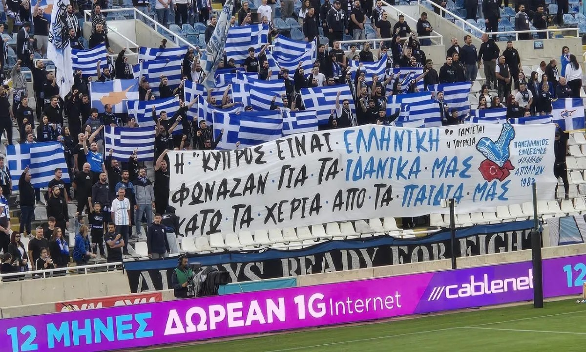 Türkiye nefreti başlarını döndürdü! Stadyumda alçak pankart