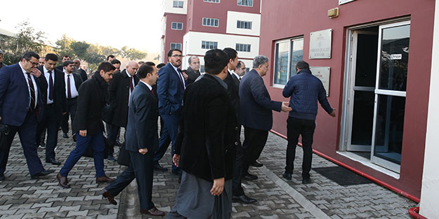 Türkiye, o ülkedeki FETÖ okullarını devraldı!