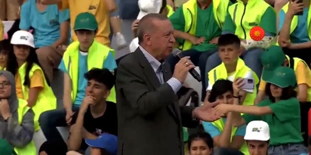Türkiye onu konuşuyor! Erdoğan'la tokalaşma çabası olay oldu