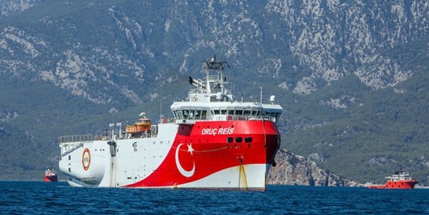 'Türkiye' paniği: Oruç Reis'in bir hareketi Yunanistan'ı salladı!