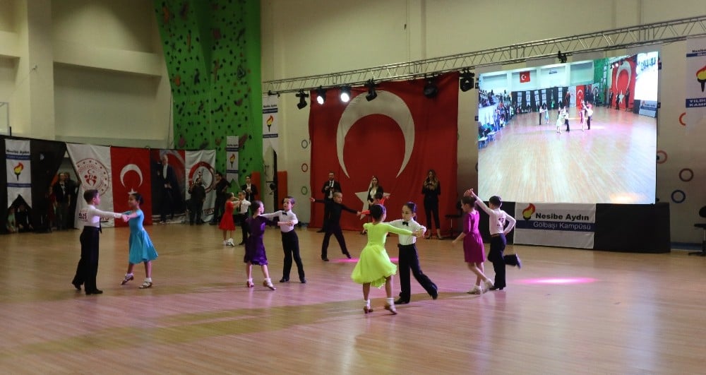 Türkiye şampiyonları Nesibe Aydın okullarında 