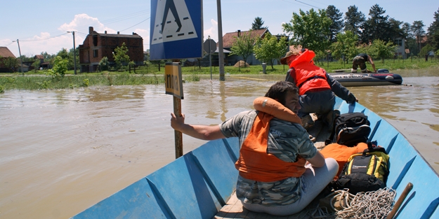 Türkiye Sırbistan'ın da yaralarını sarıyor