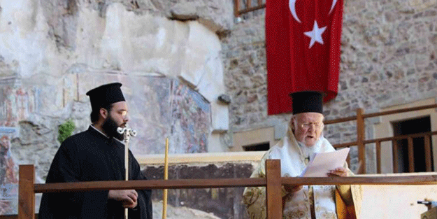 Türkiye Sümela Manastırında ayine izin verdi ama buna karşılık Yunanistan ne yapıyor?