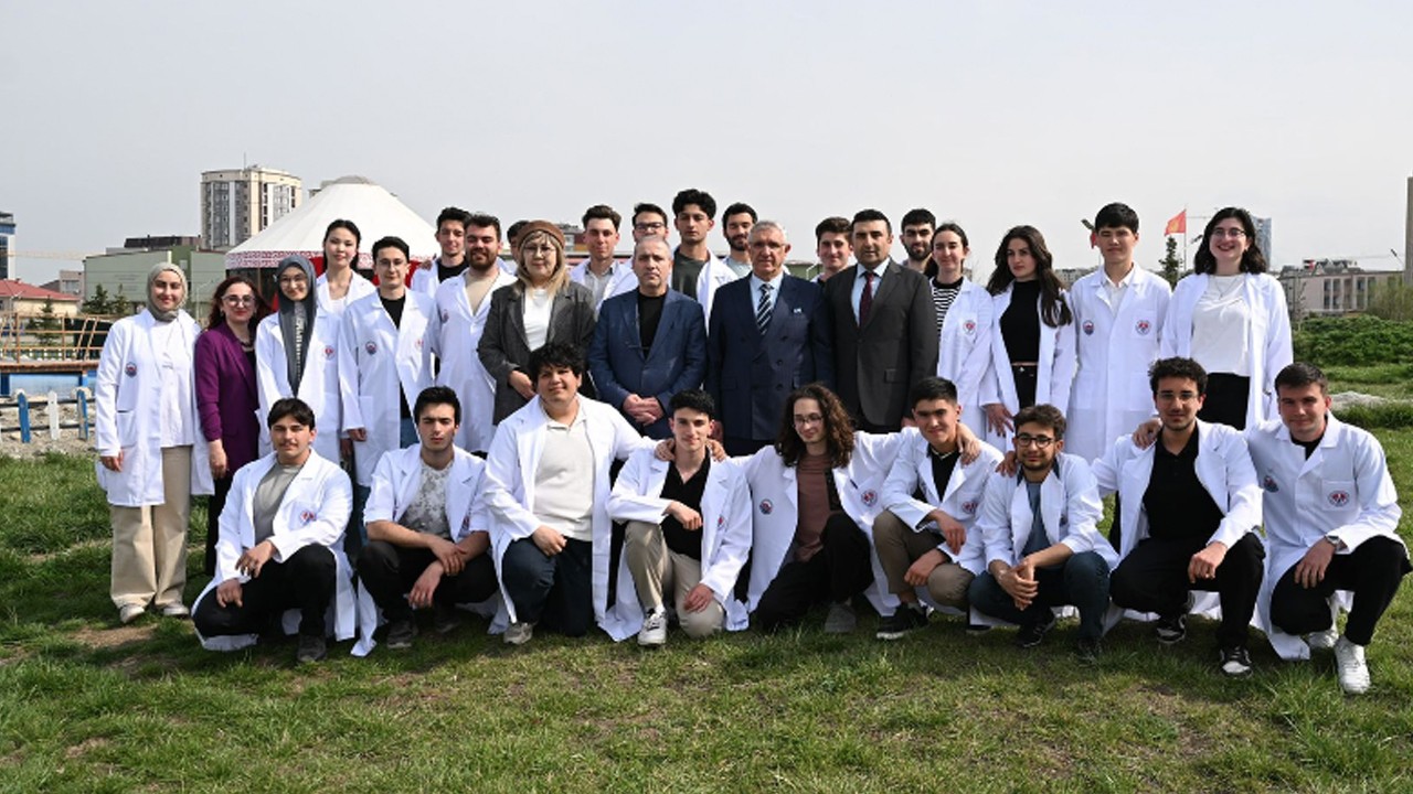 Türkiye Tanrı Dağları’nın Eteğinde Hekim Yetiştiriyor