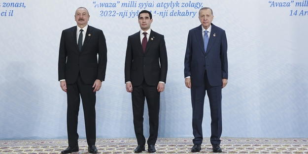 Türkiye, Türkmenistan ve Azerbaycan arasında imzalar atıldı